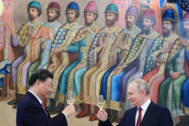 Épica cumbre Putin-Xi: hacia el nuevo orden multipolar con desdolarización y yuanización
