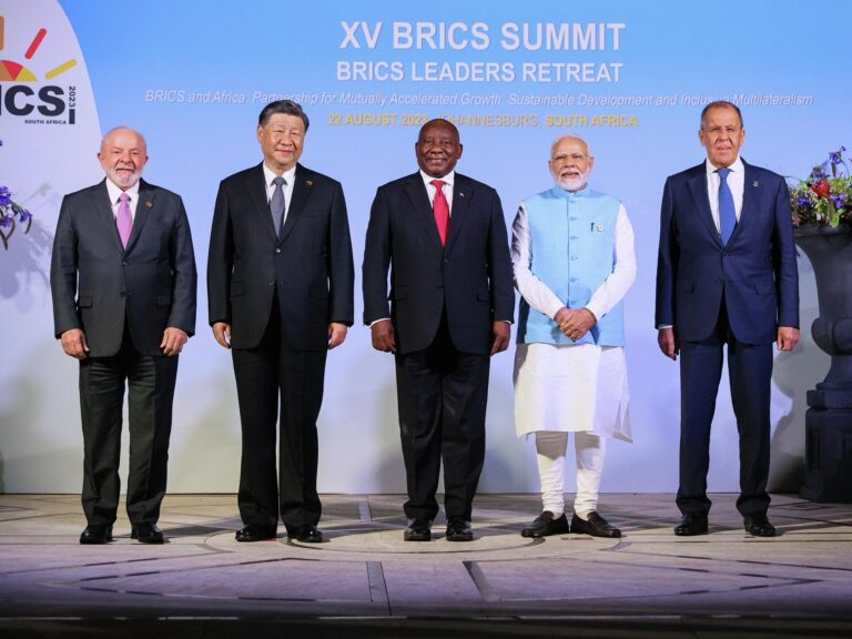 La cumbre tectónica de los BRICS: la marca indeleble del petróleo y el gas