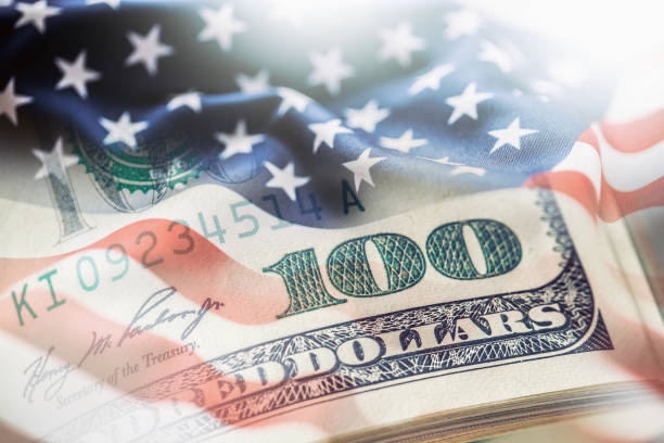 La <q>desdolarización hard</q> sin riesgo significativo, según Wells Fargo