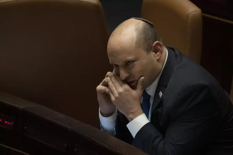 Ex premier israelí Bennett confiesa haber atacado a Irán y ahora incita a Biden aniquilar al país persa