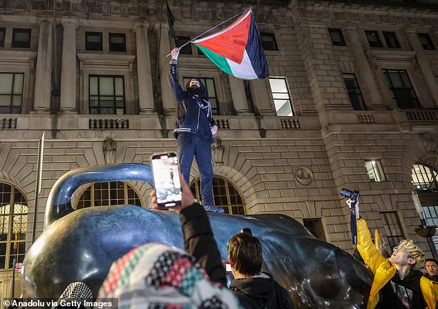 Genocidio financiero: jázaros de Wall Street castigan a las universidades pro palestinas de EU