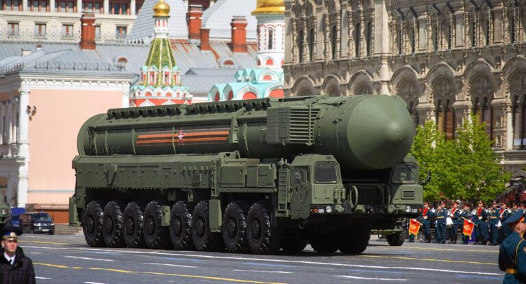 El misil Sarmat de Rusia obliga a Biden a negar colocación de bombas nucleares en Ucrania