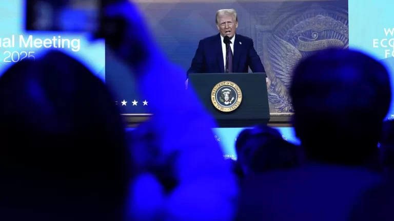 Trump increpa a los globalistas del Foro Económico Mundial de Davos